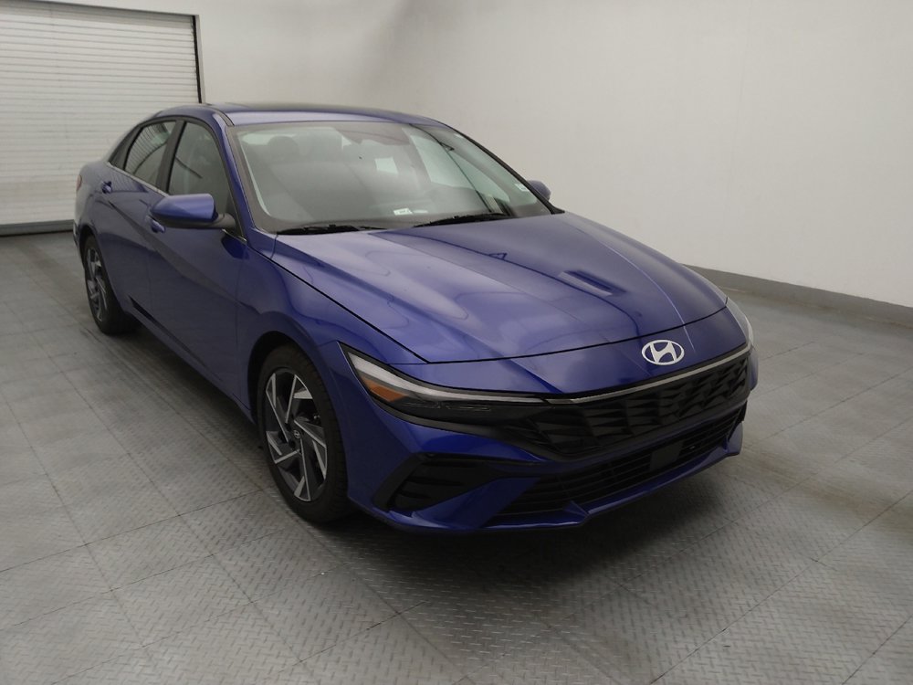 Used 2025 Hyundai Elantra SEL FWD image 13