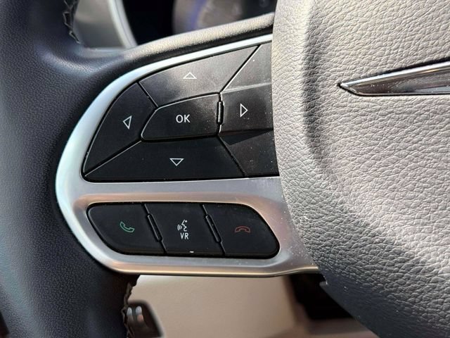 Used 2023 Chrysler Pacifica Touring-L FWD image 20