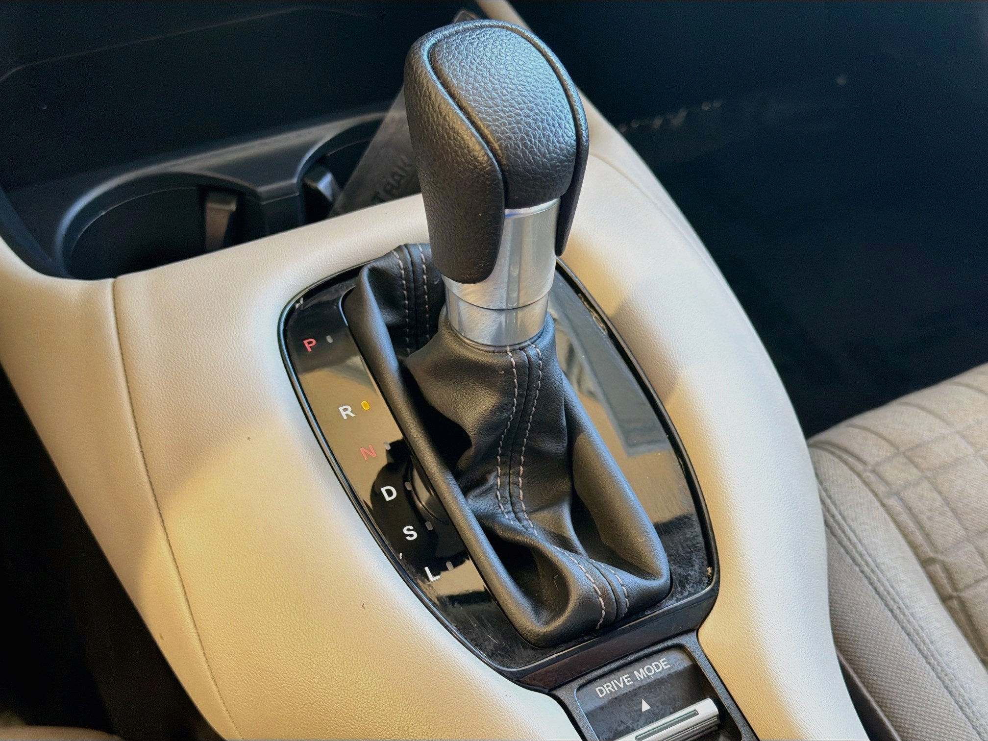Used 2025 Honda HR-V LX image 15