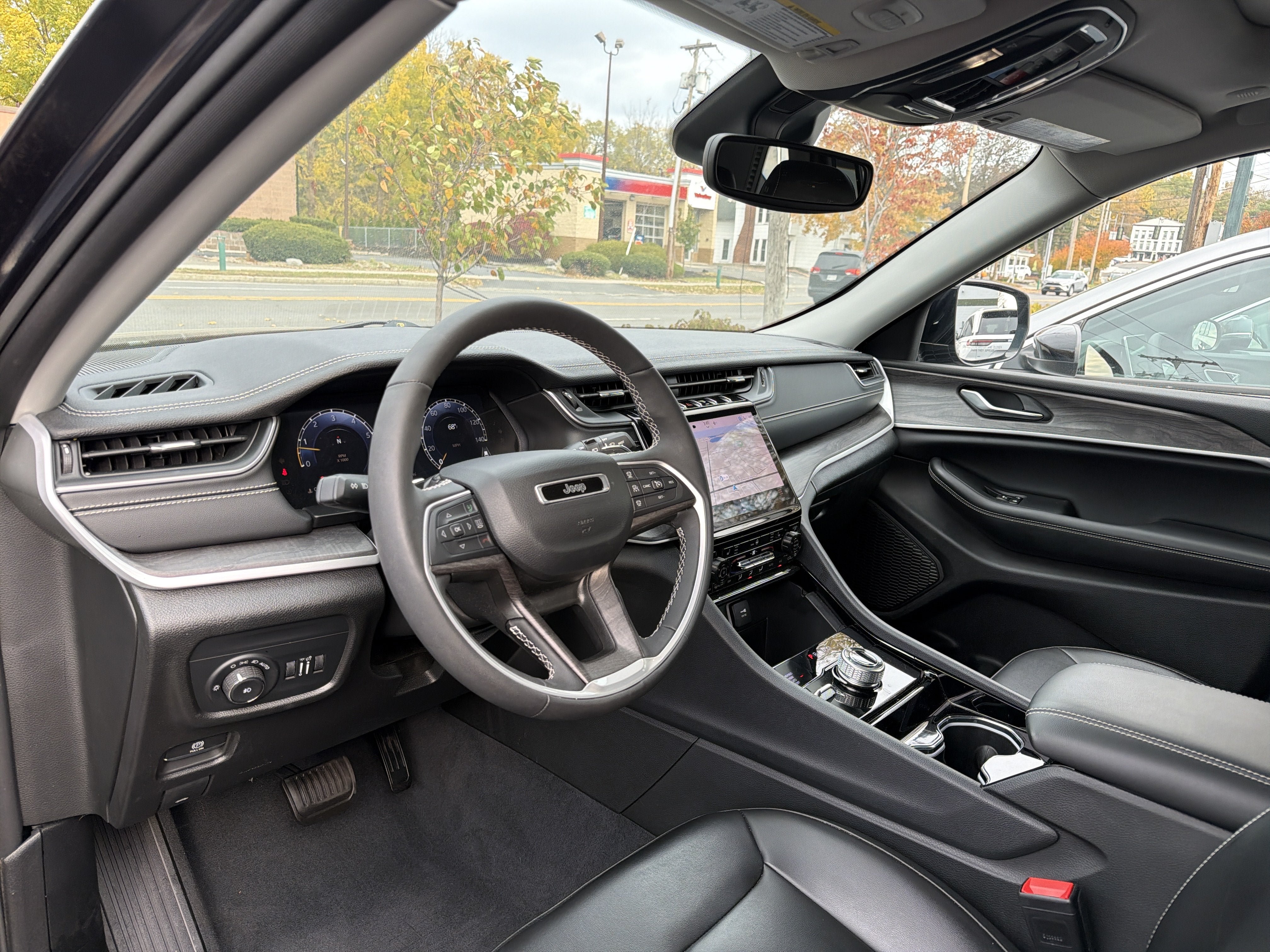 Used 2023 Jeep Grand Cherokee Limited AWD/4WD image 22
