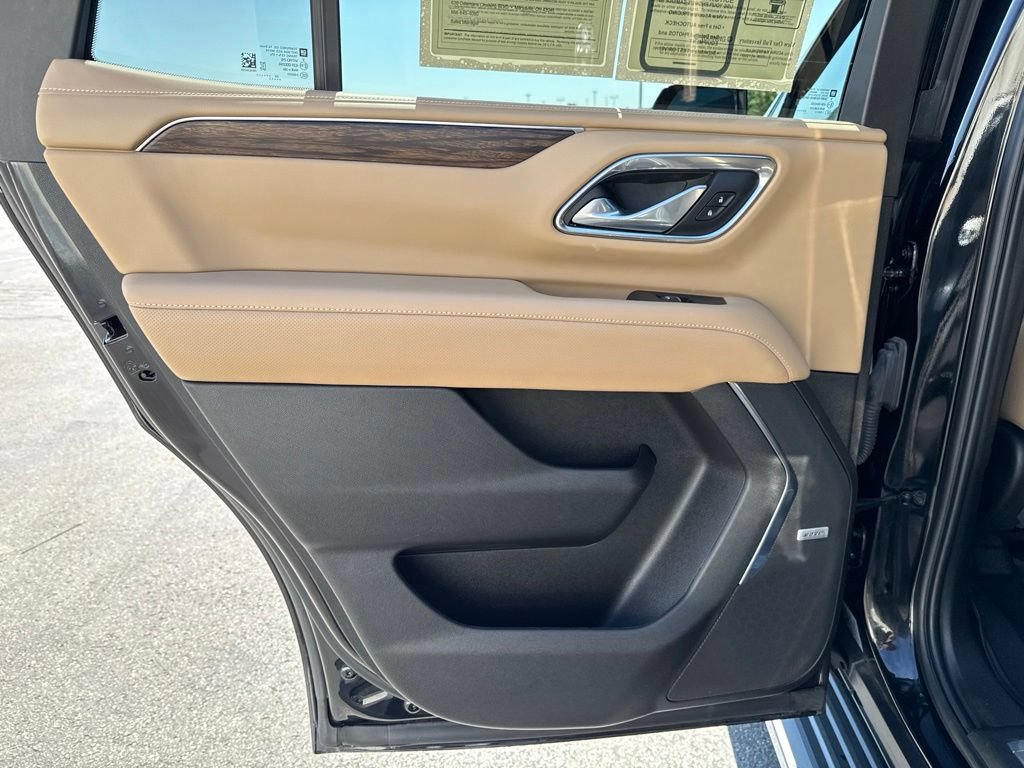 Used 2023 Chevrolet Tahoe Premier AWD/4WD image 34
