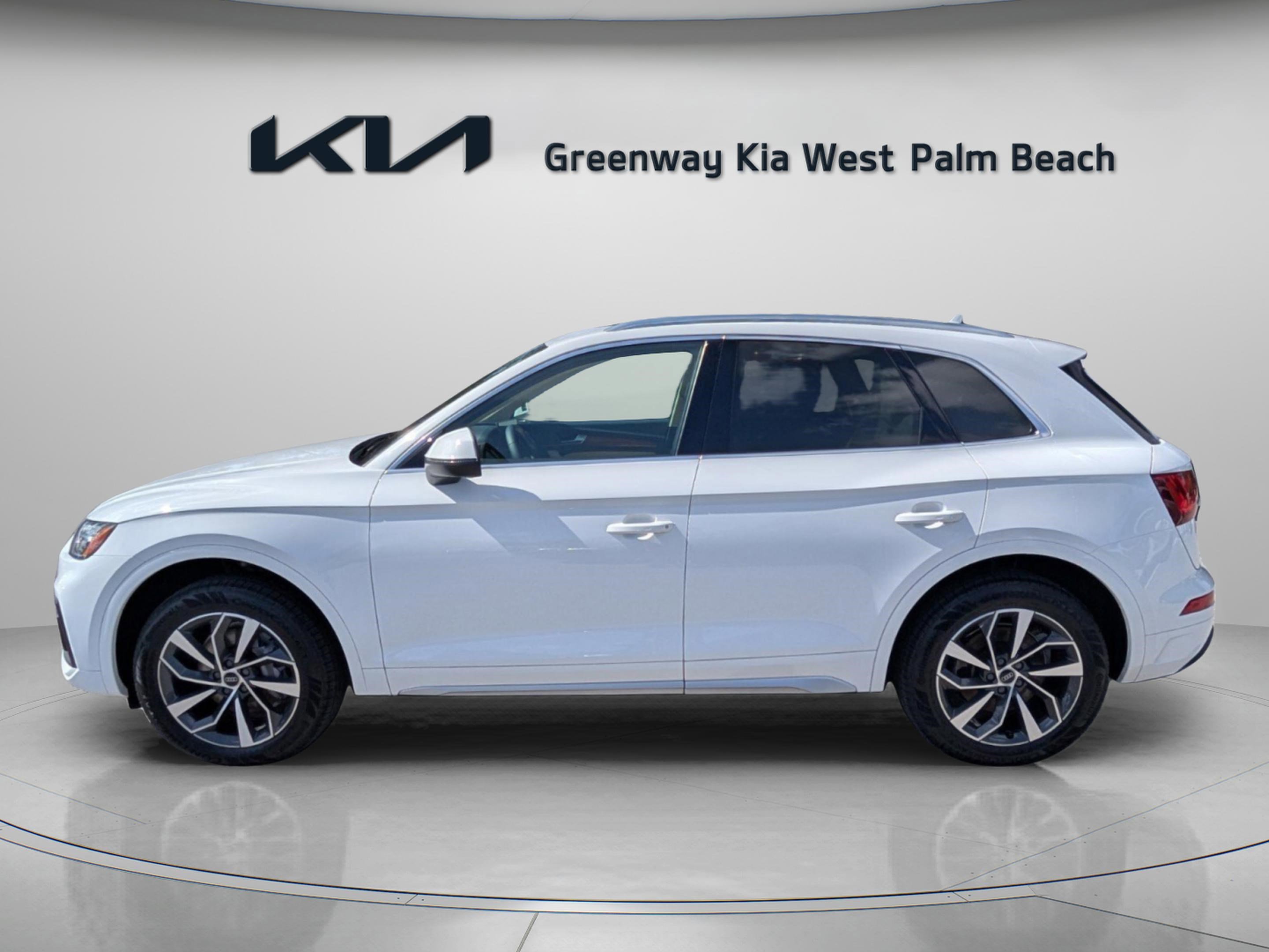 Used 2021 Audi Q5 Premium w/ Convenience Package image 4