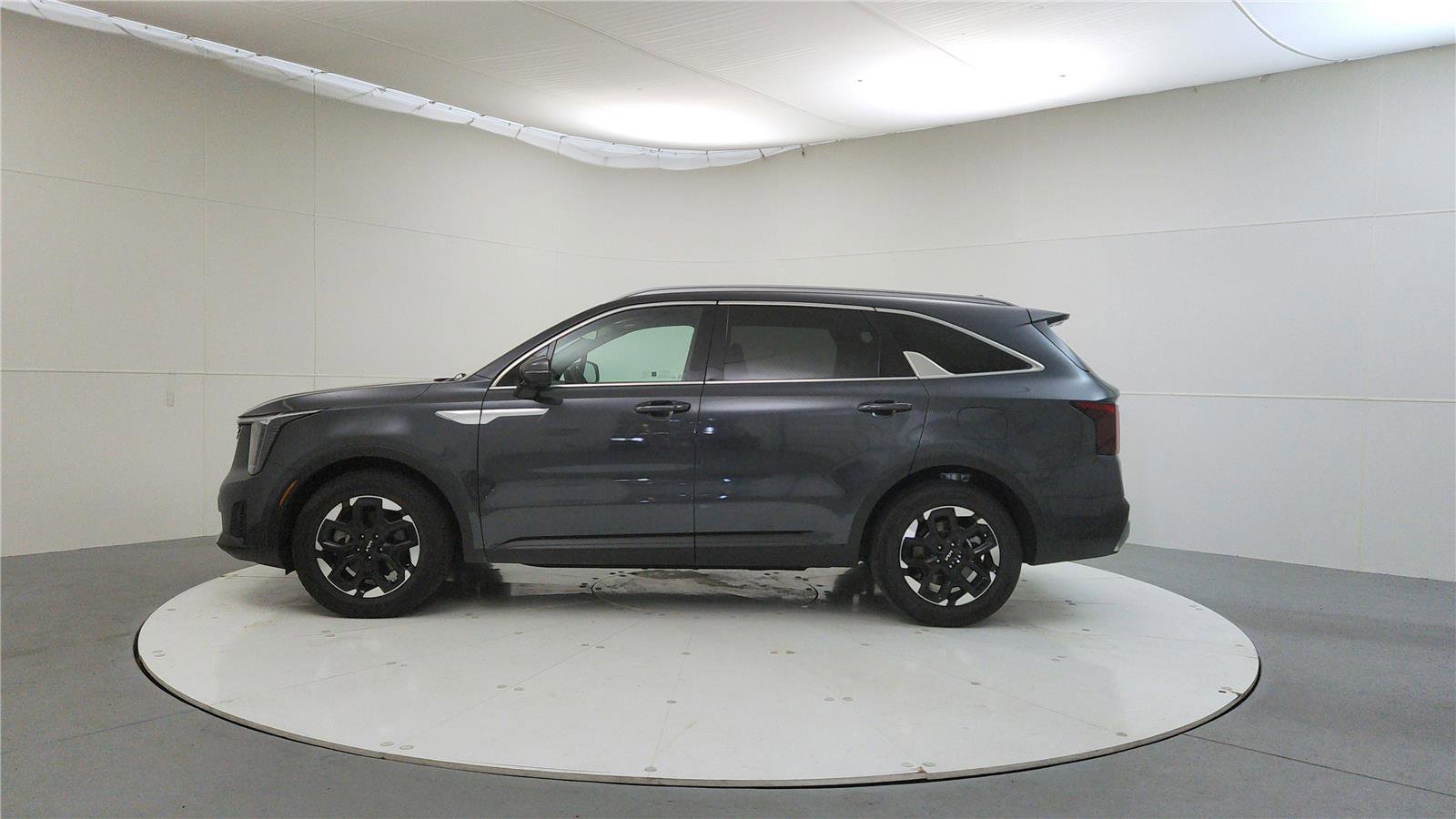 Used 2024 Kia Sorento S image 4