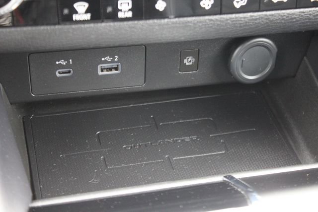 Used 2024 Mitsubishi Outlander SE image 8