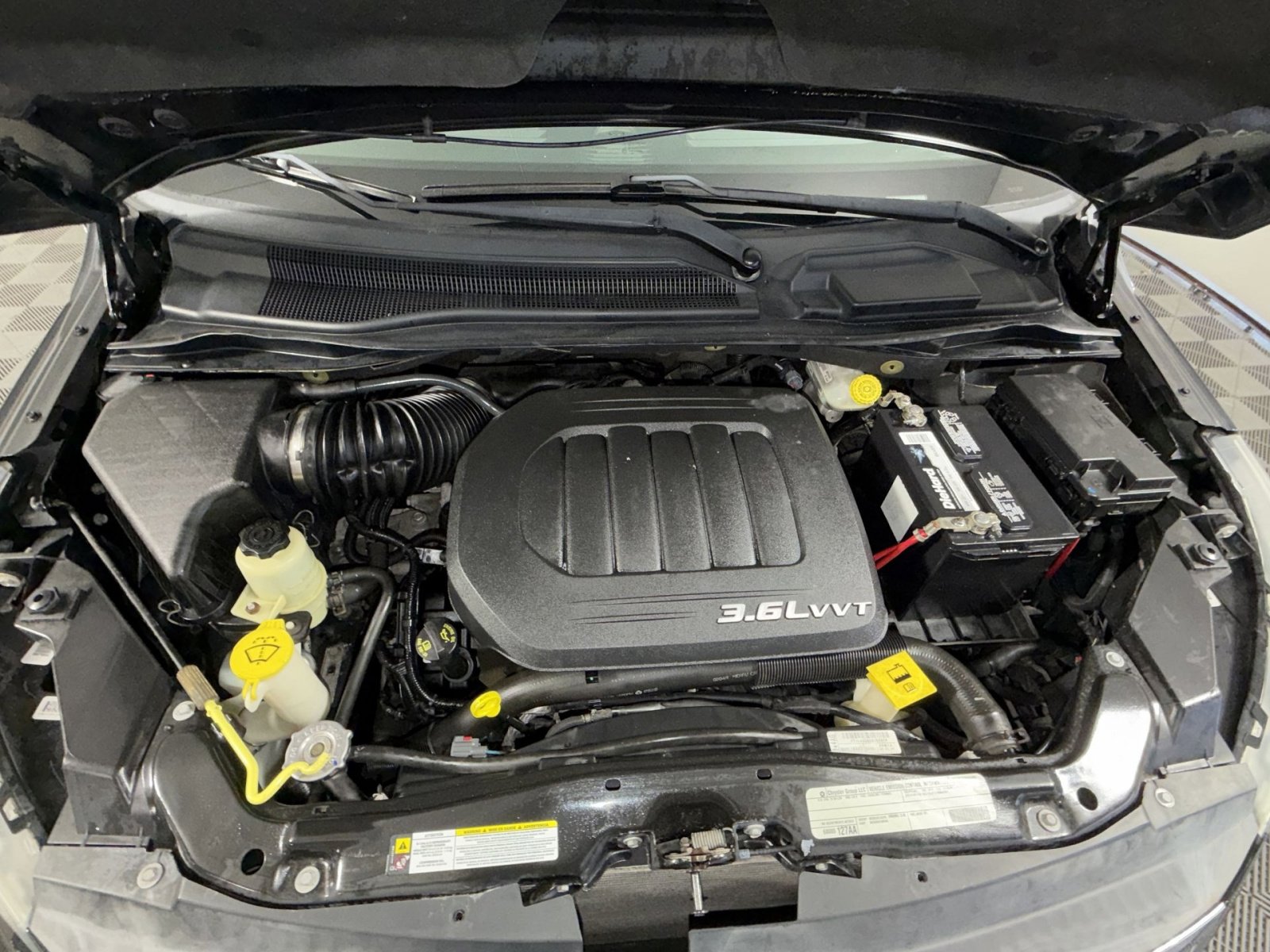 Used 2011 Volkswagen Routan SE image 26