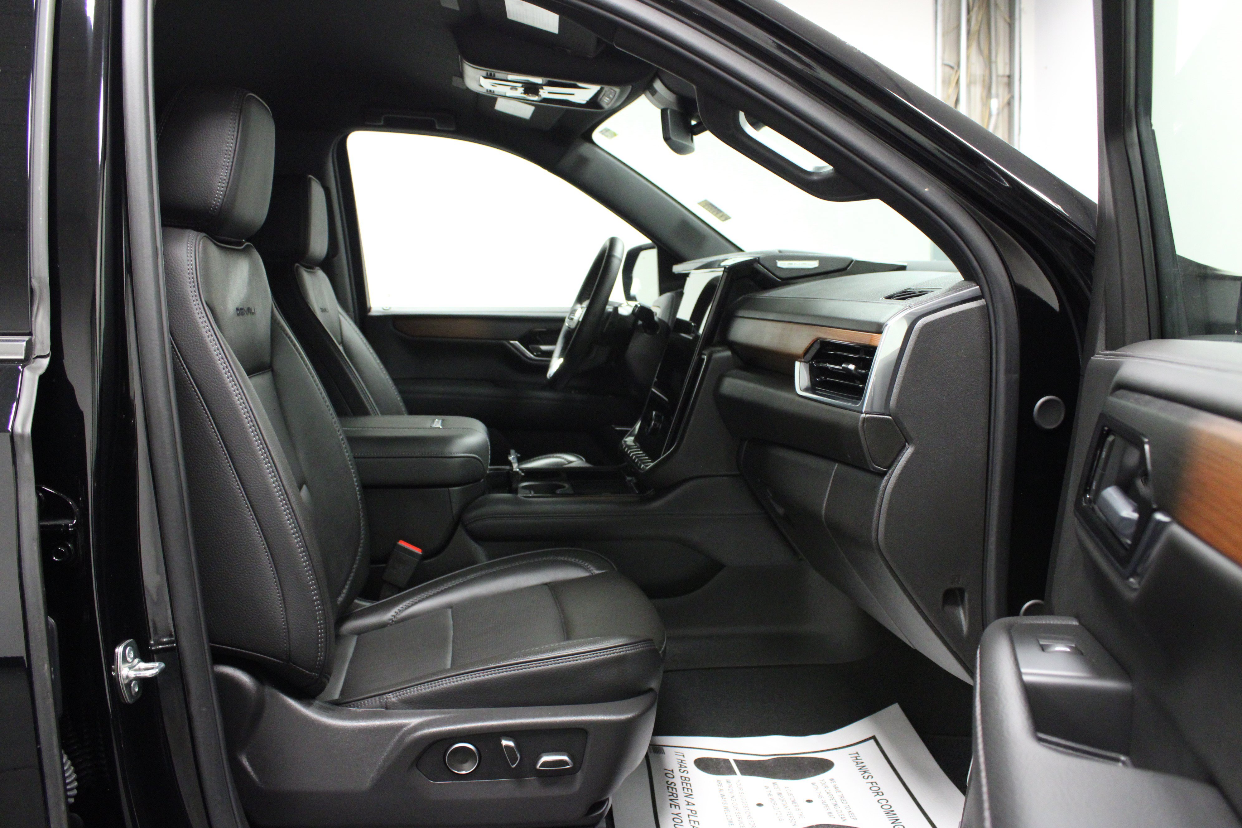 Used 2026 GMC Yukon Denali AWD/4WD image 17