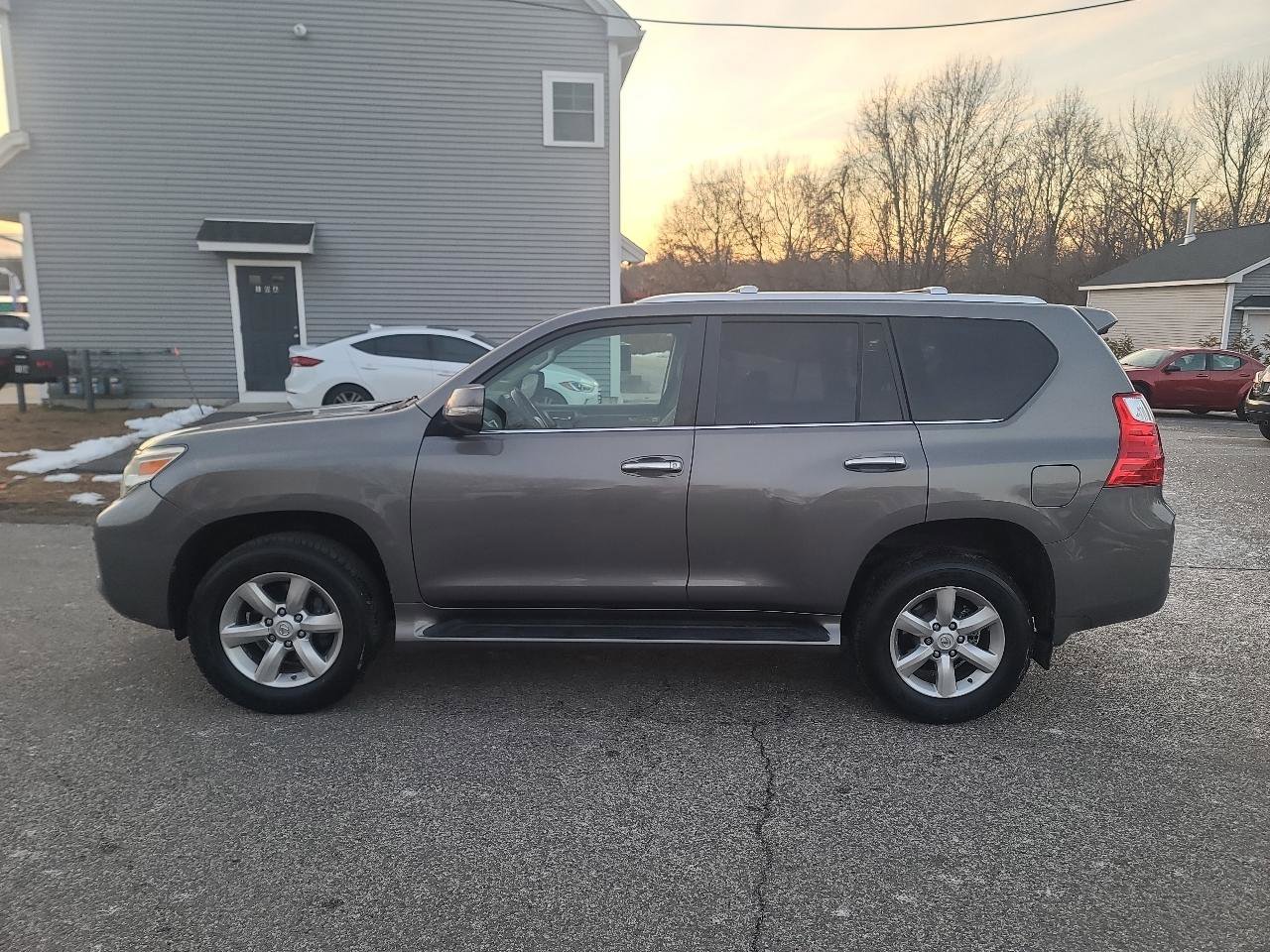 Used 2011 Lexus GX 460 w/ Comfort Plus Pkg AWD/4WD image 4