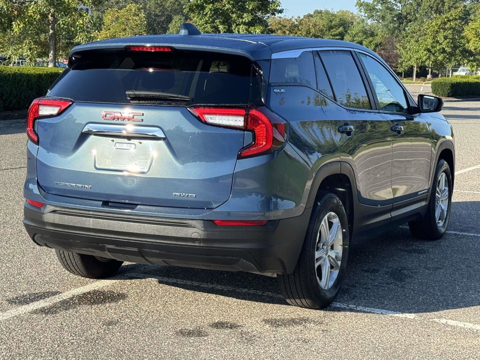 Used 2024 GMC Terrain SLE image 5