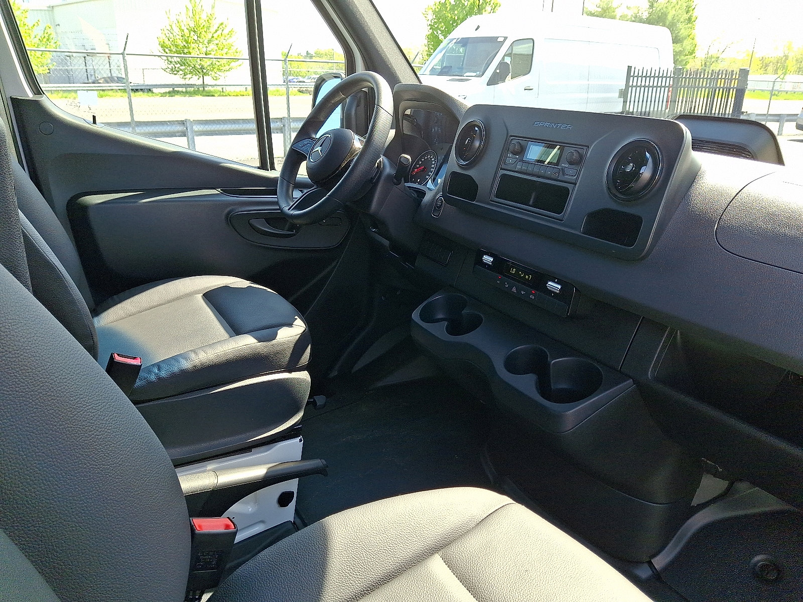 Used 2025 Mercedes-Benz Sprinter 2500 image 12
