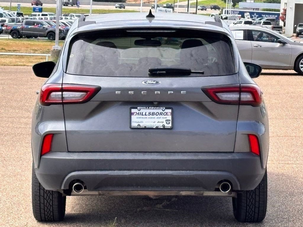 Used 2025 Ford Escape ST-Line FWD image 8