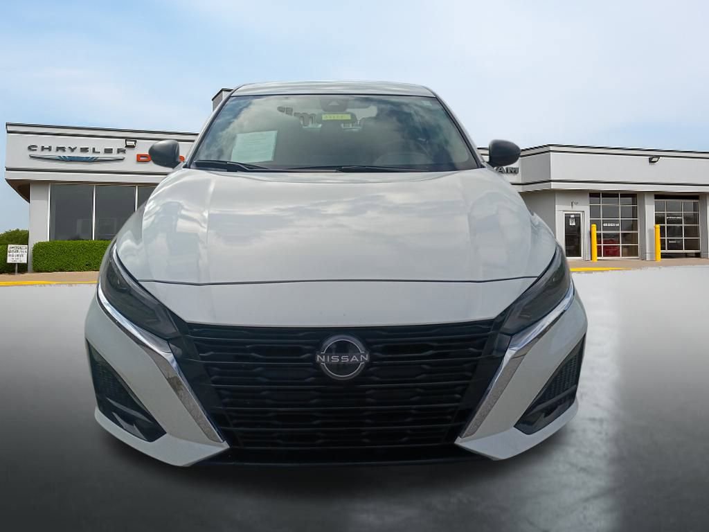 Used 2024 Nissan Altima 2.5 SV image 8