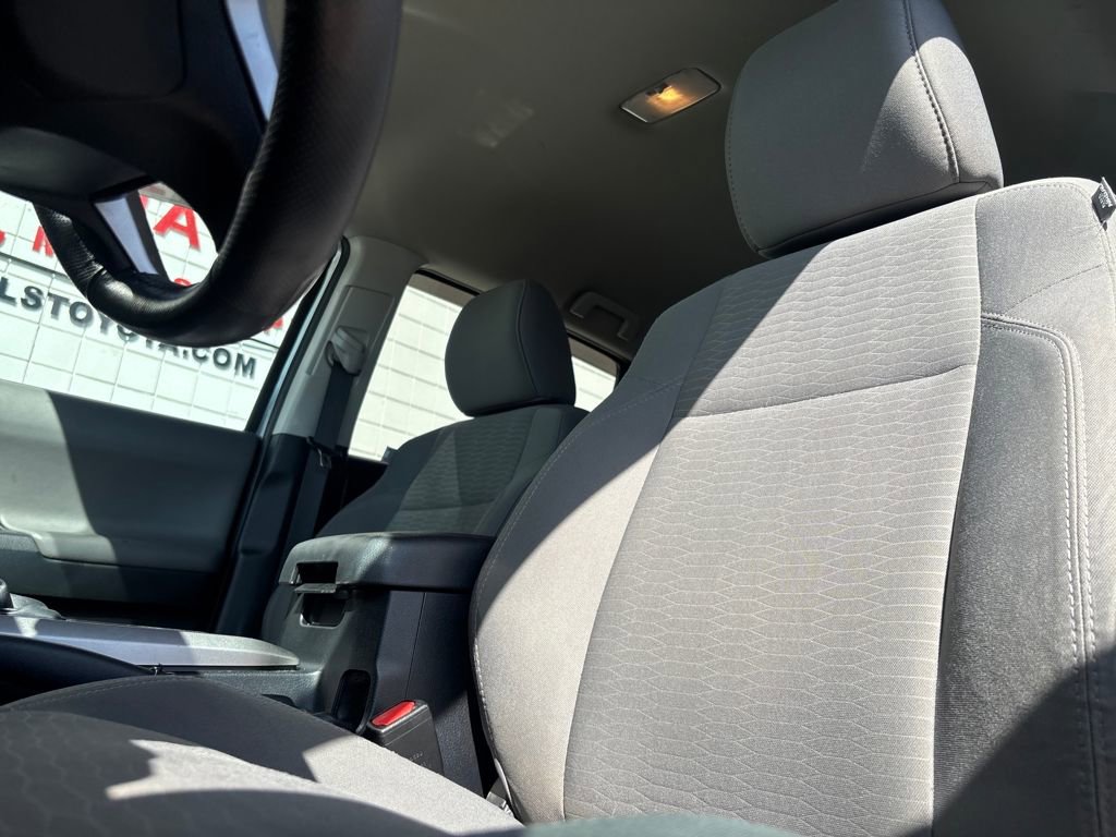 Used 2016 Toyota Tacoma SR5 w/ Towing Package image 8
