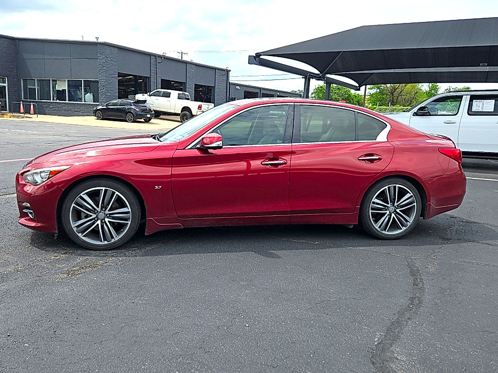 Used 2014 INFINITI Q50 Premium w/ Deluxe Touring Package image 4