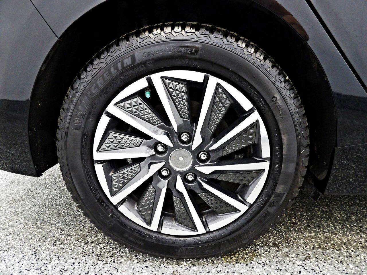 Used 2020 Hyundai Ioniq SE image 20