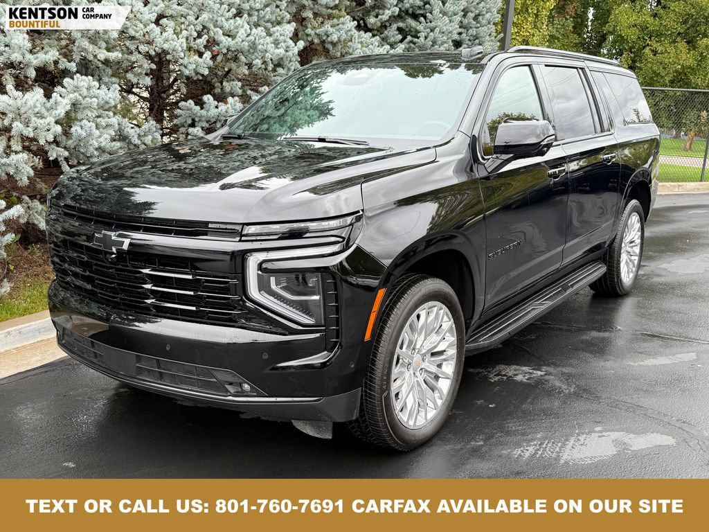 Used 2025 Chevrolet Suburban RST image 3