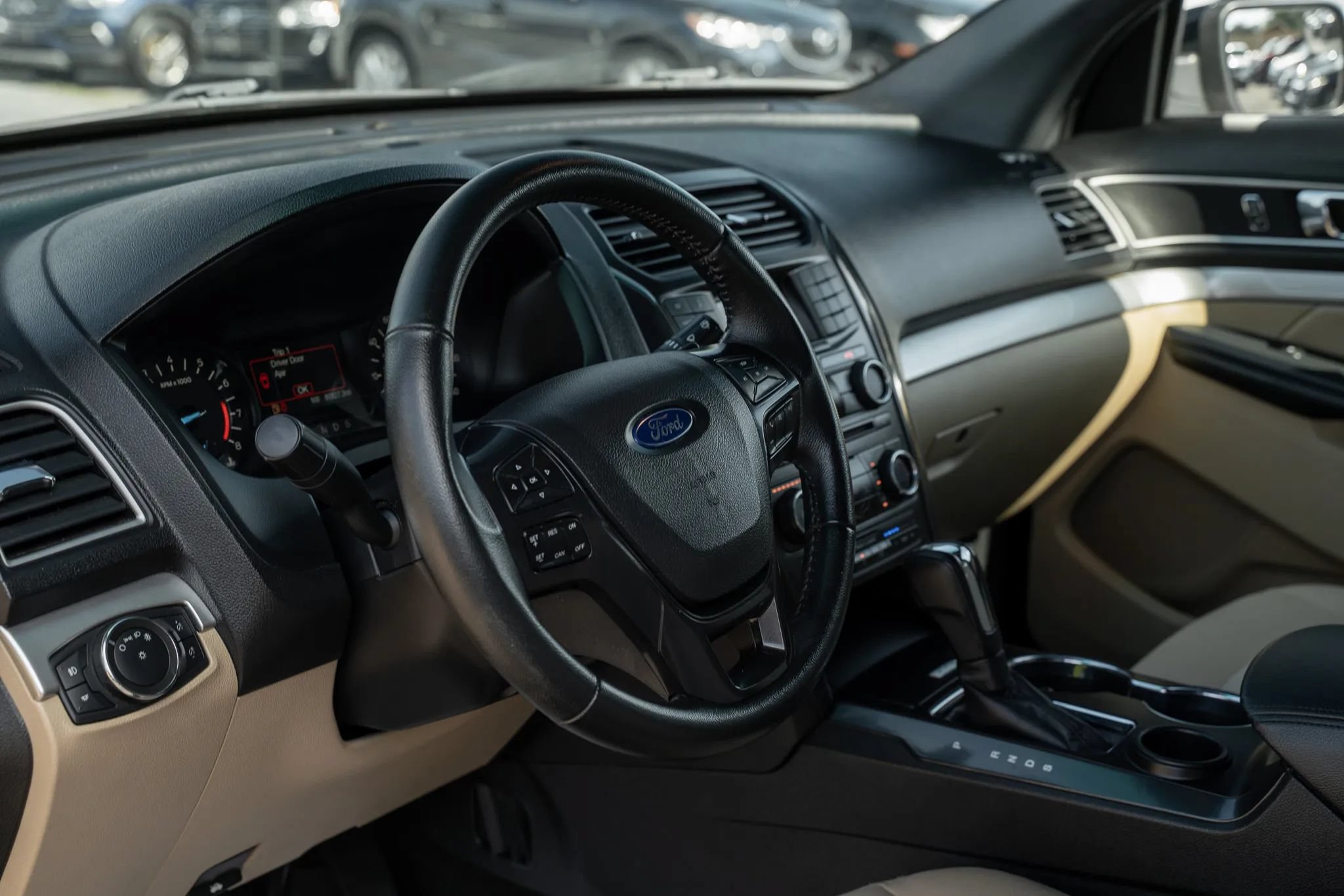 Used 2017 Ford Explorer XLT FWD image 15