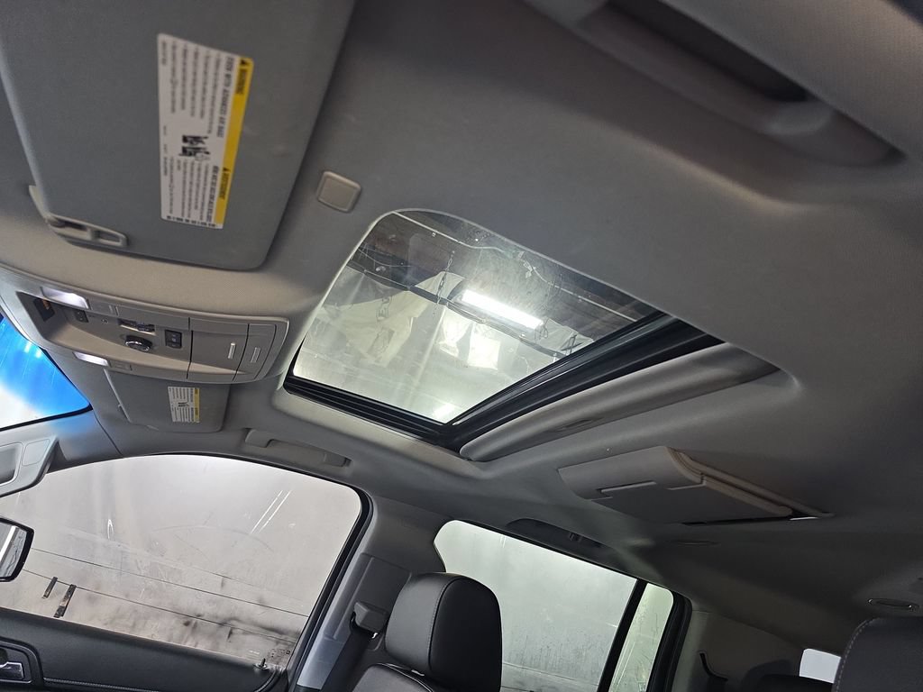 Used 2018 Chevrolet Suburban Premier AWD/4WD image 32
