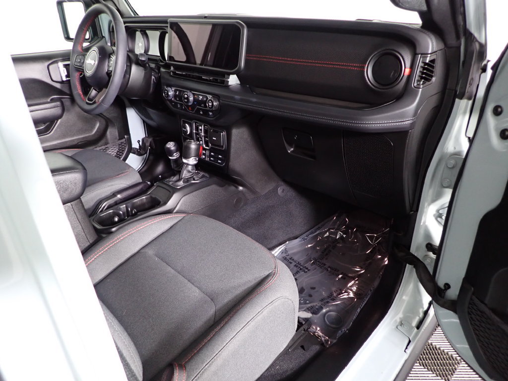 Used 2024 Jeep Wrangler Unlimited Rubicon AWD/4WD image 39