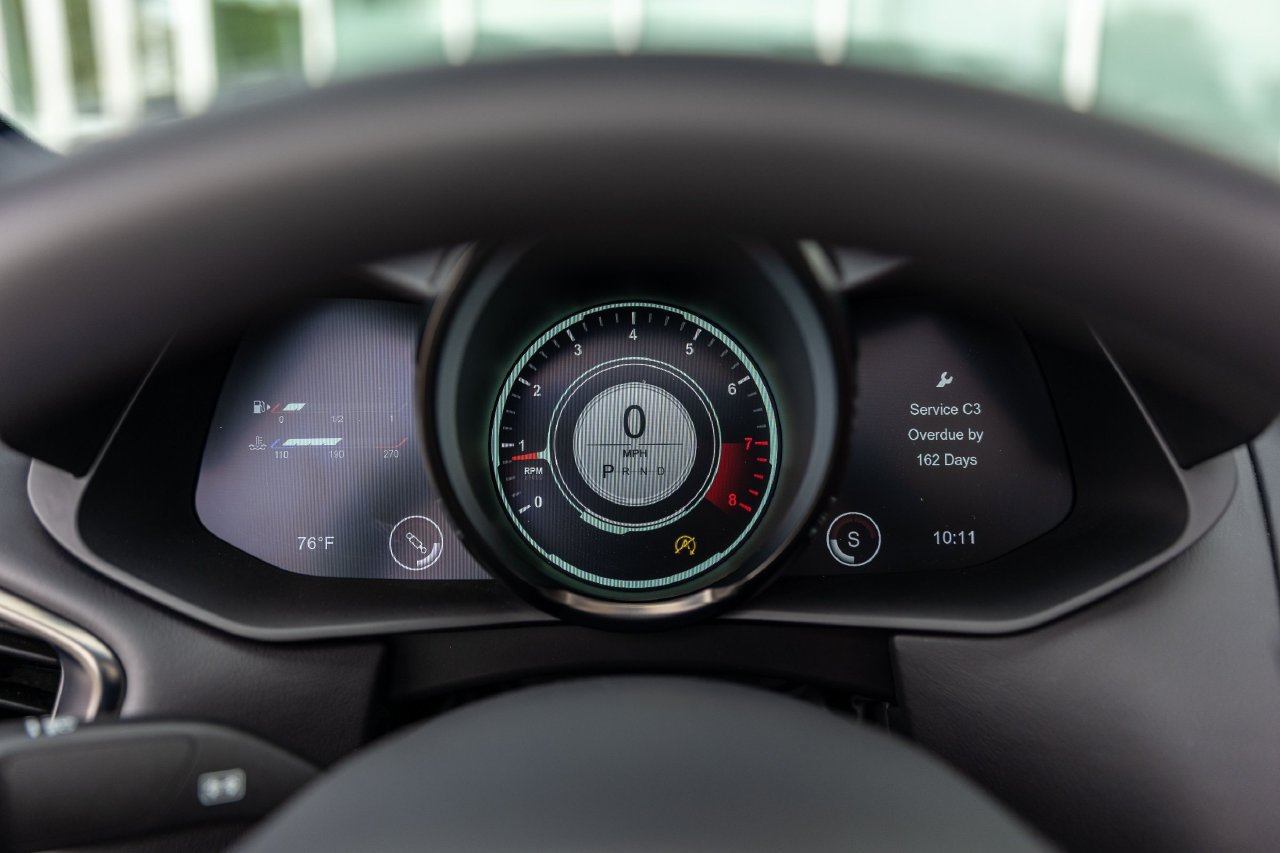 Used 2023 Aston Martin V8 Vantage Roadster RWD image 34