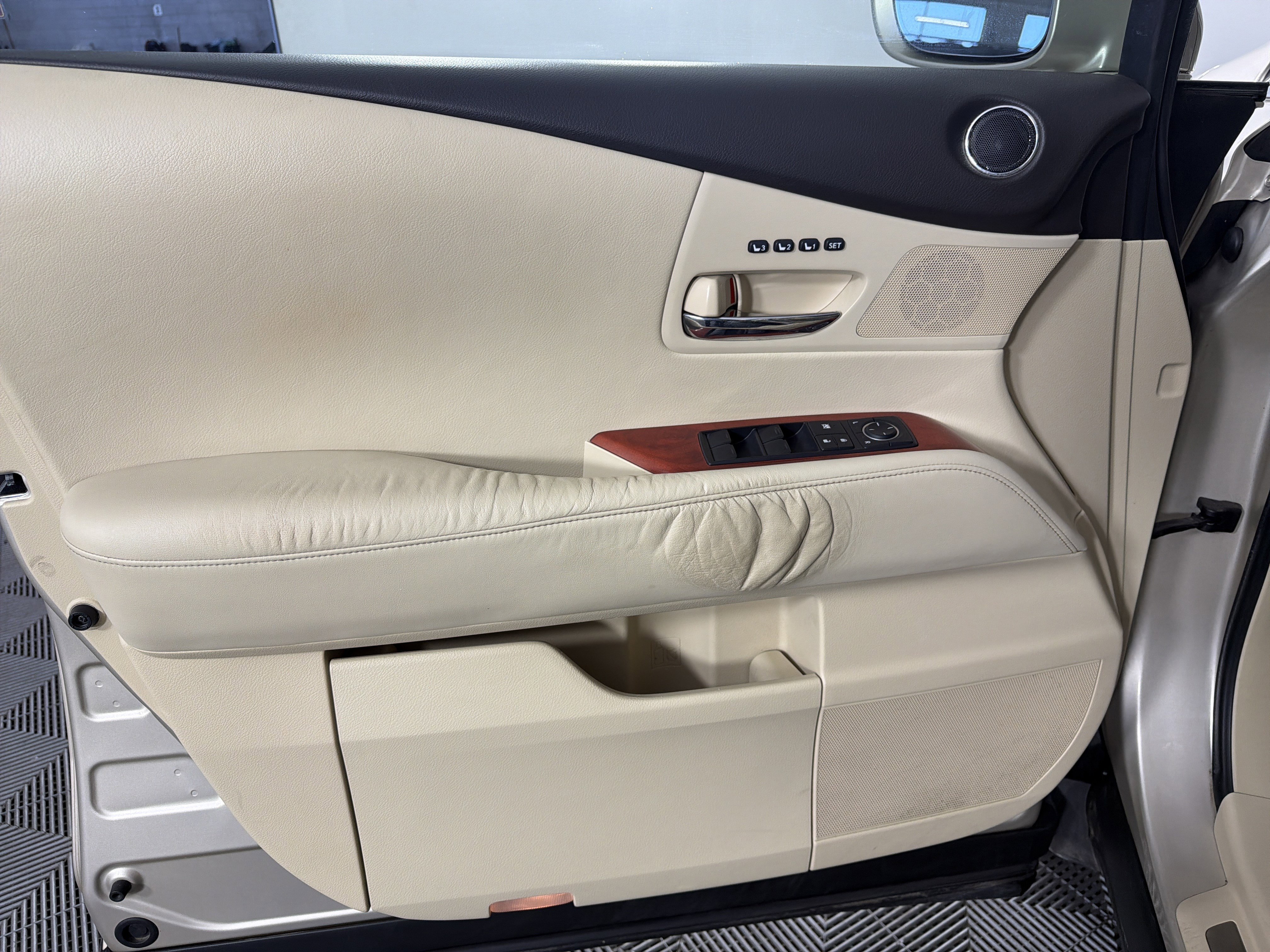 Used 2011 Lexus RX 450h AWD w/ Premium Pkg image 9