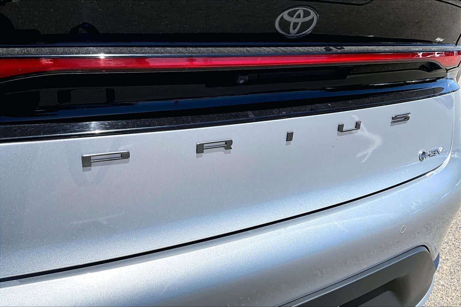 Used 2025 Toyota Prius LE FWD image 30