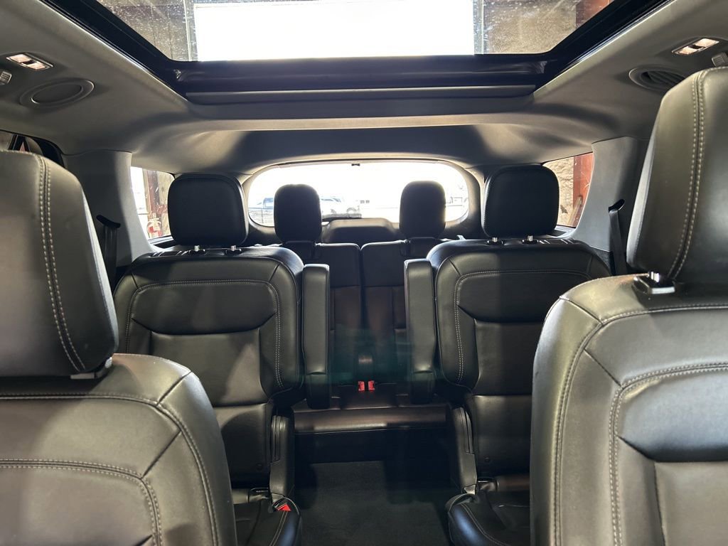 Used 2023 Ford Explorer XLT AWD/4WD image 44