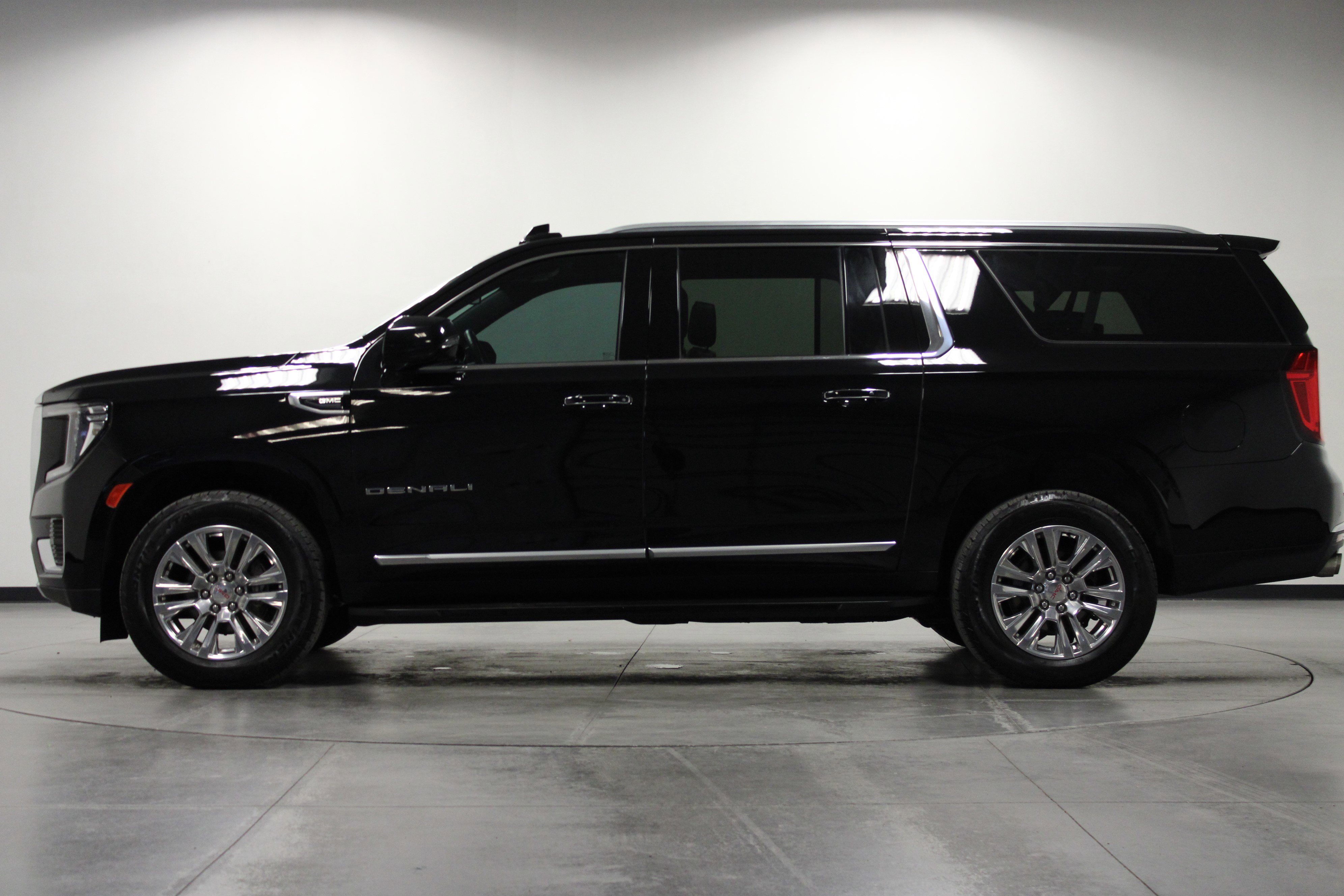 Used 2023 GMC Yukon XL Denali image 7
