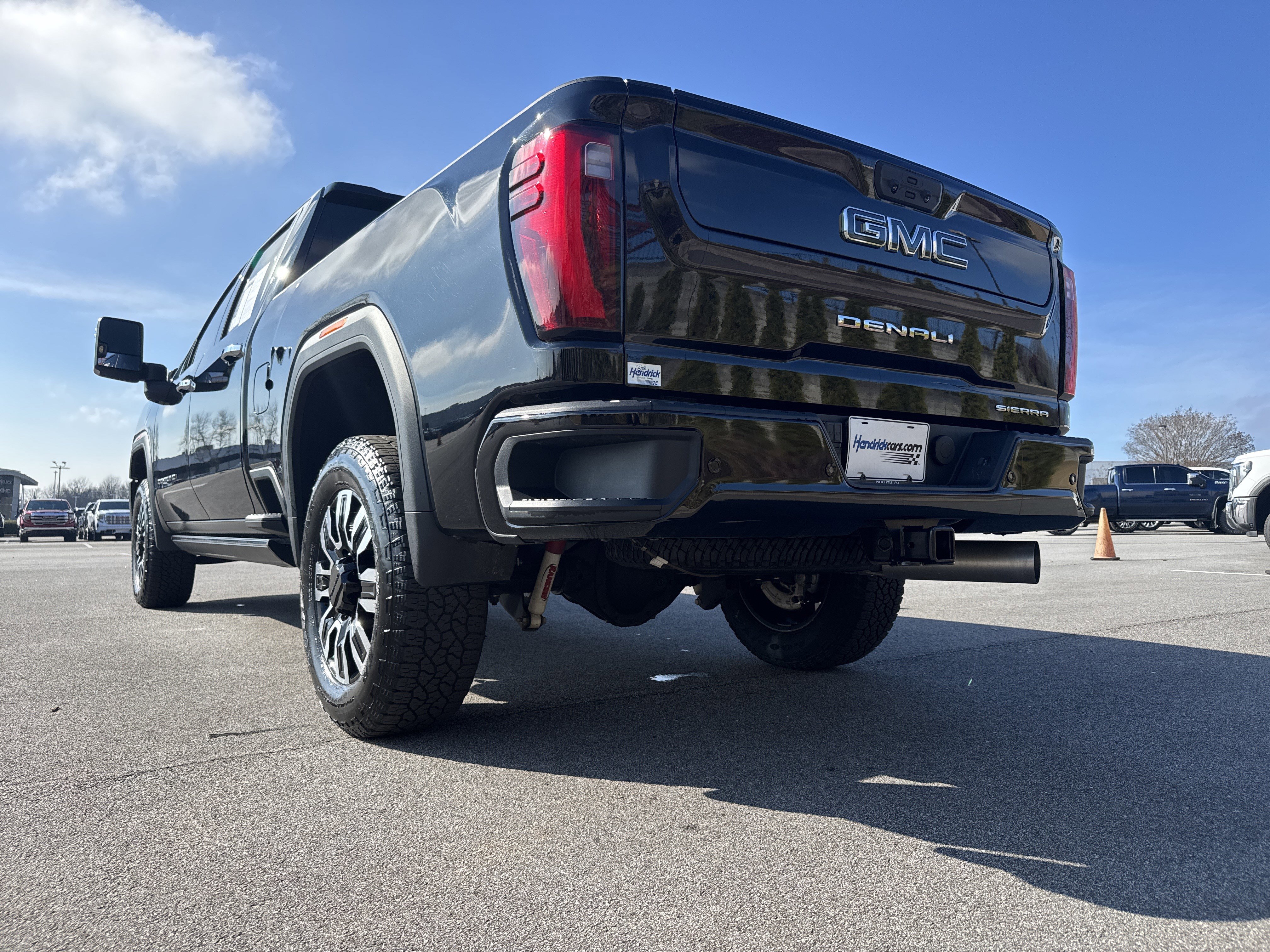 Used 2025 GMC Sierra 2500 Denali Ultimate image 8
