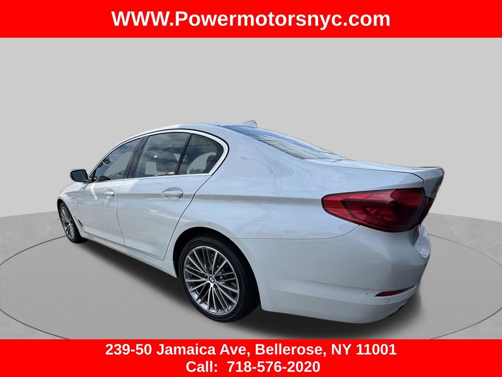 Used 2020 BMW 530e w/ Luxury Package RWD image 3