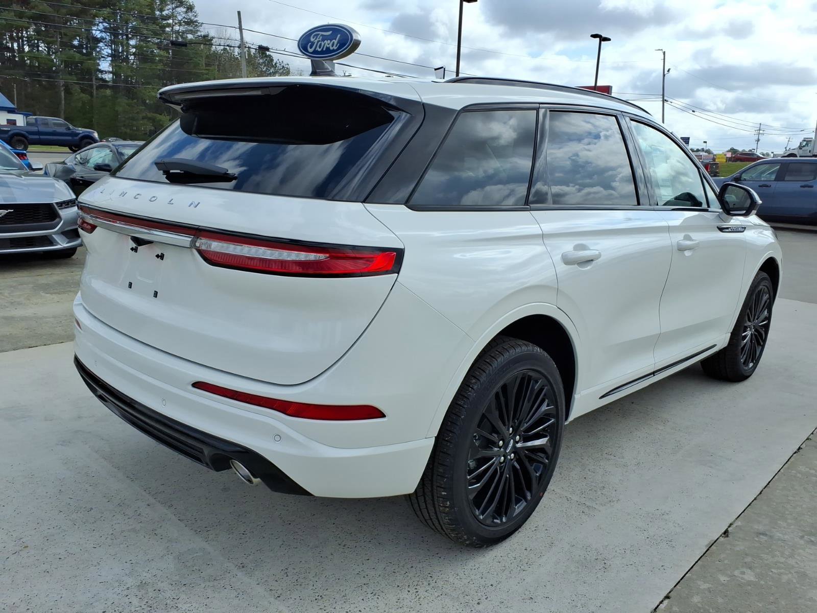 New 2026 Lincoln Corsair Premiere image 4