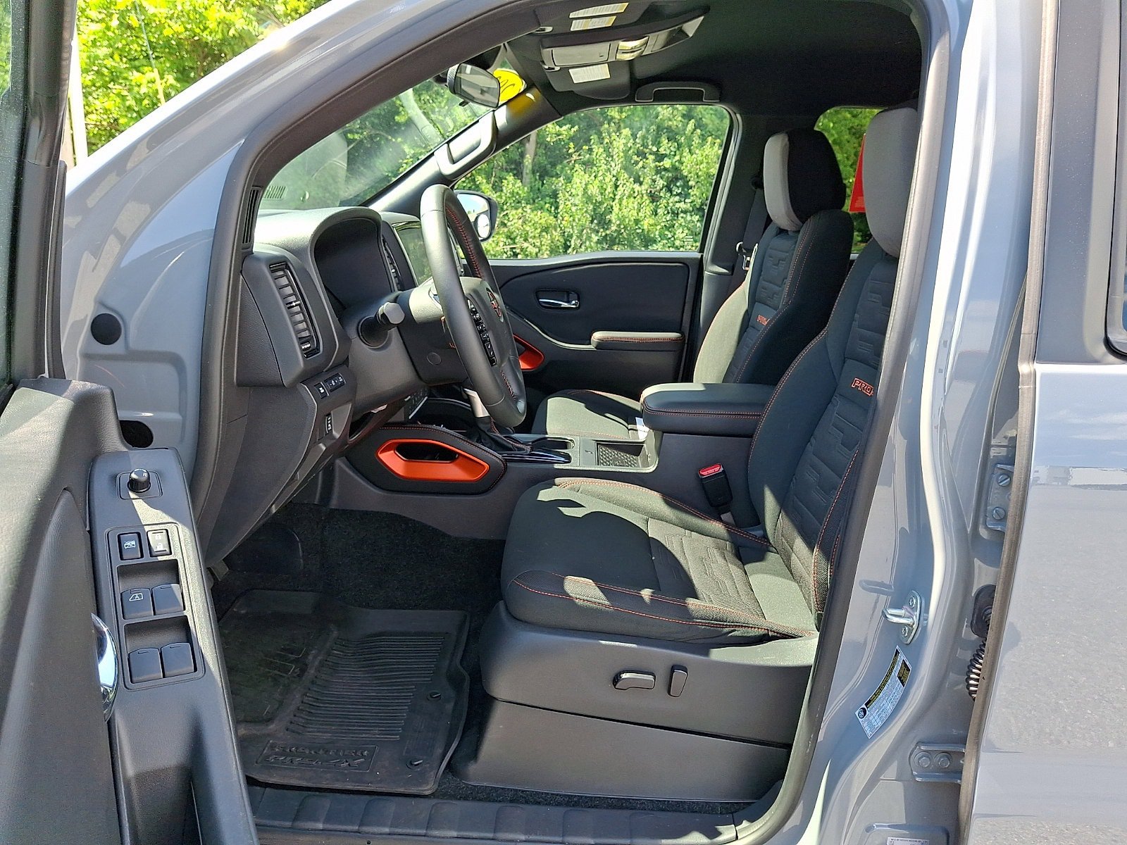 Certified 2023 Nissan Frontier PRO-4X w/ Pro Convenience Package AWD/4WD image 15