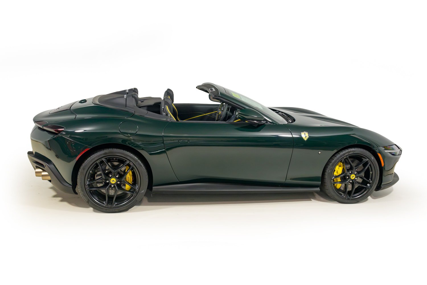 Used 2025 Ferrari Roma Spider RWD image 8