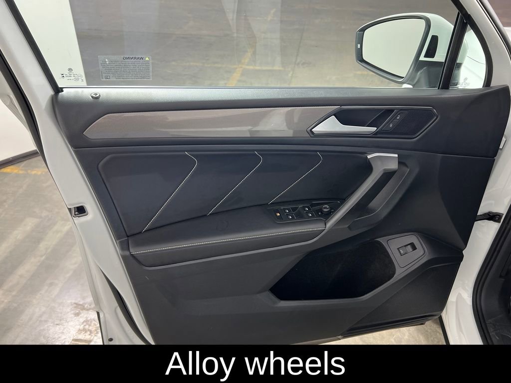 Used 2024 Volkswagen Tiguan SE image 15