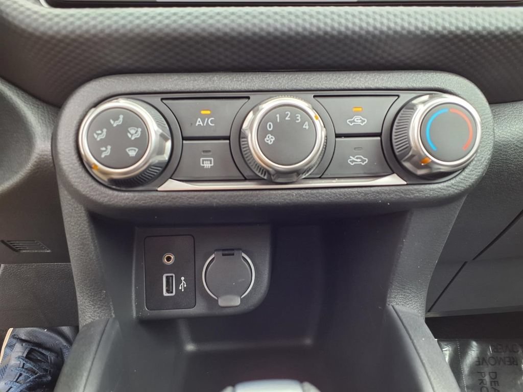Used 2025 Nissan Kicks Play S FWD image 8