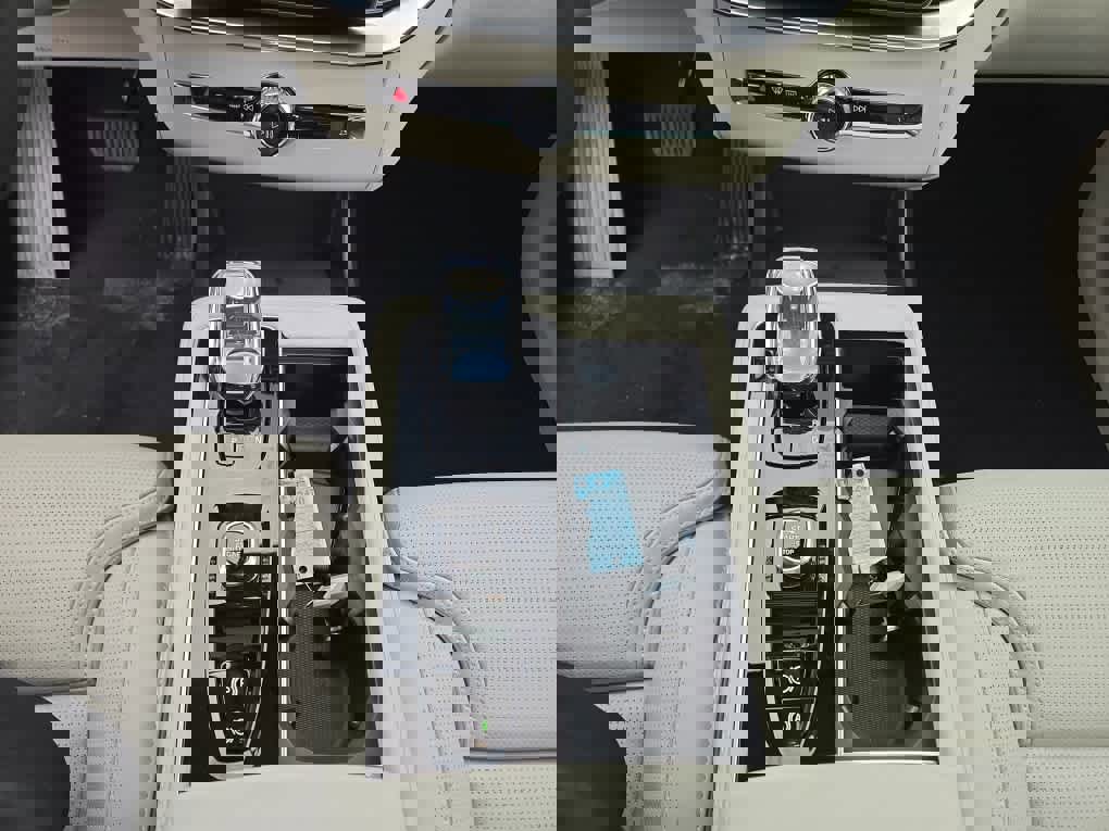 New 2026 Volvo XC90 T8 Ultra w/ Protection Package Premier image 18