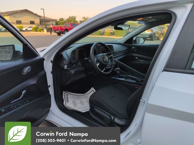 Used 2023 Hyundai Elantra SEL FWD image 9