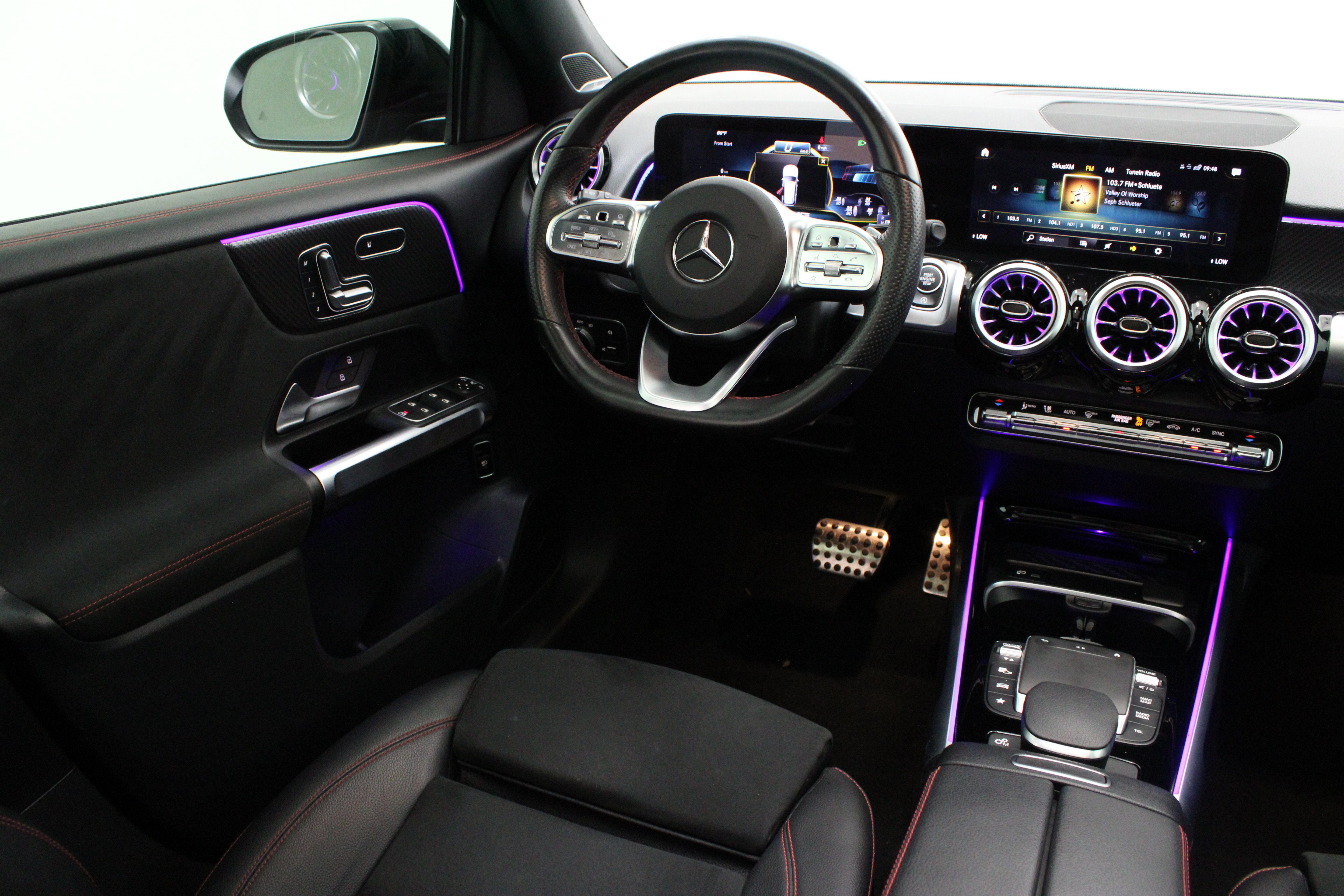 Used 2023 Mercedes-Benz GLB 35 AMG 4MATIC image 31