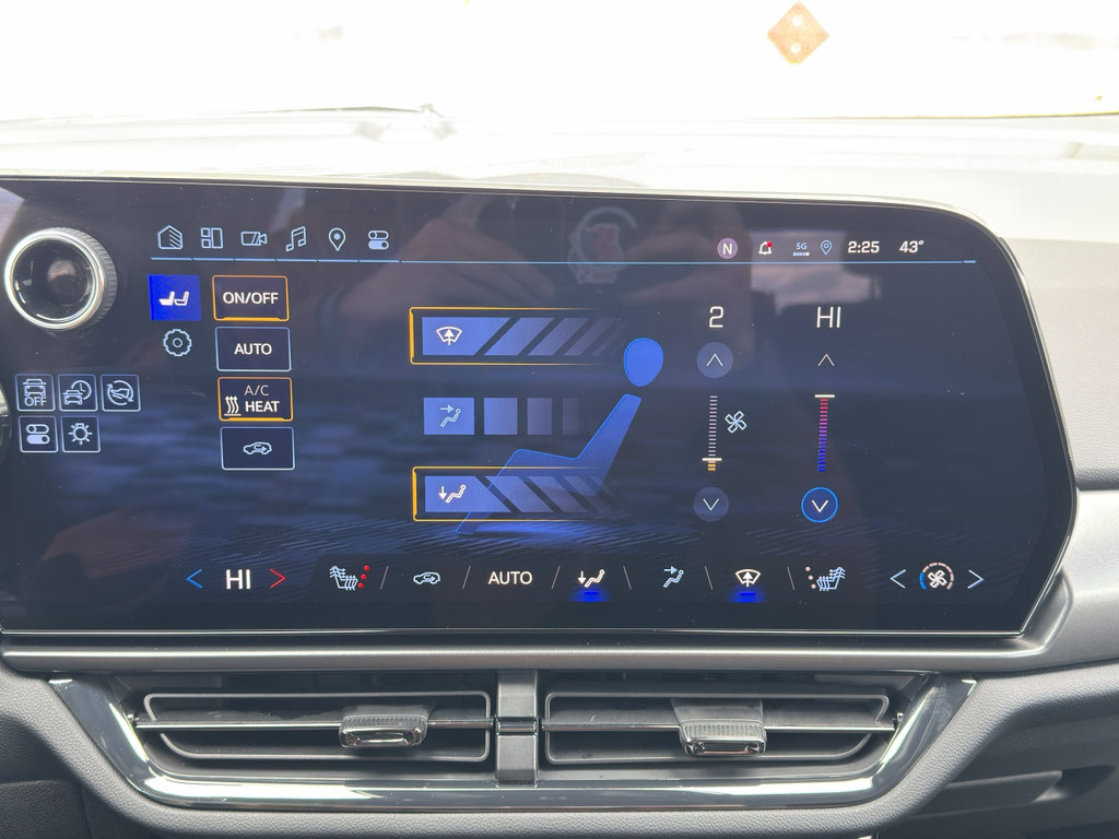 Used 2024 Chevrolet Equinox EV RS image 24