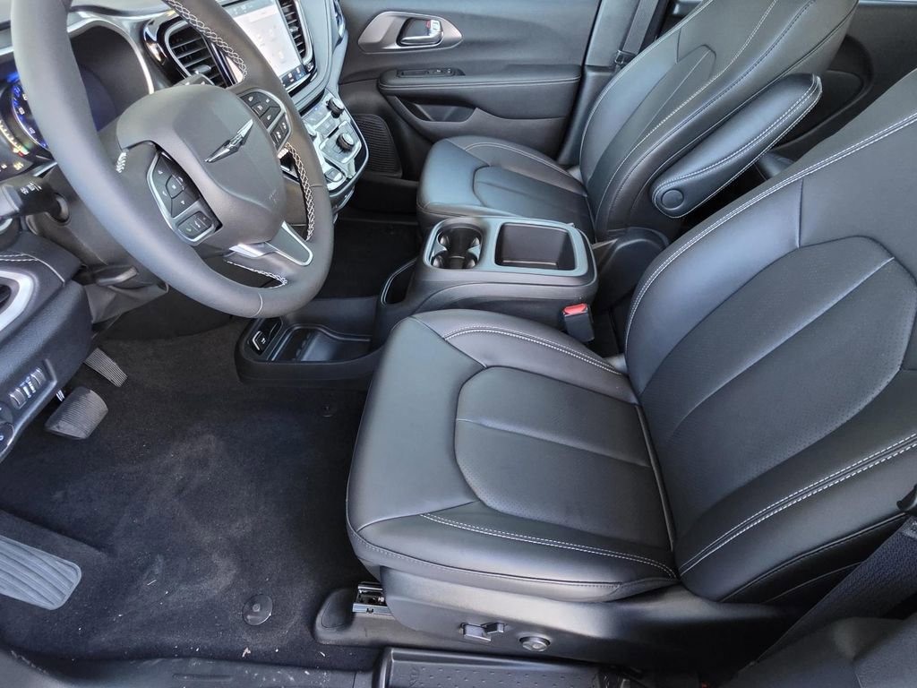 New 2026 Chrysler Pacifica Select image 7
