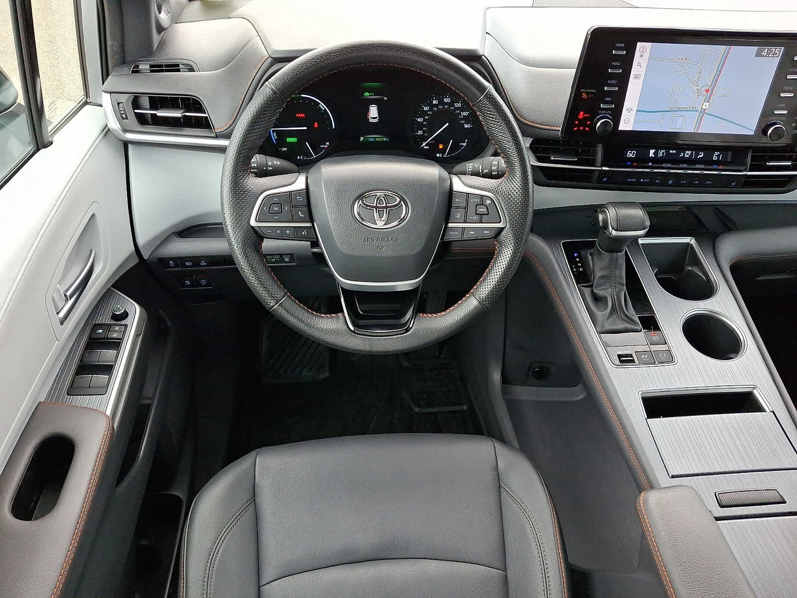 Used 2023 Toyota Sienna XSE w/ XSE Plus Package AWD/4WD image 17