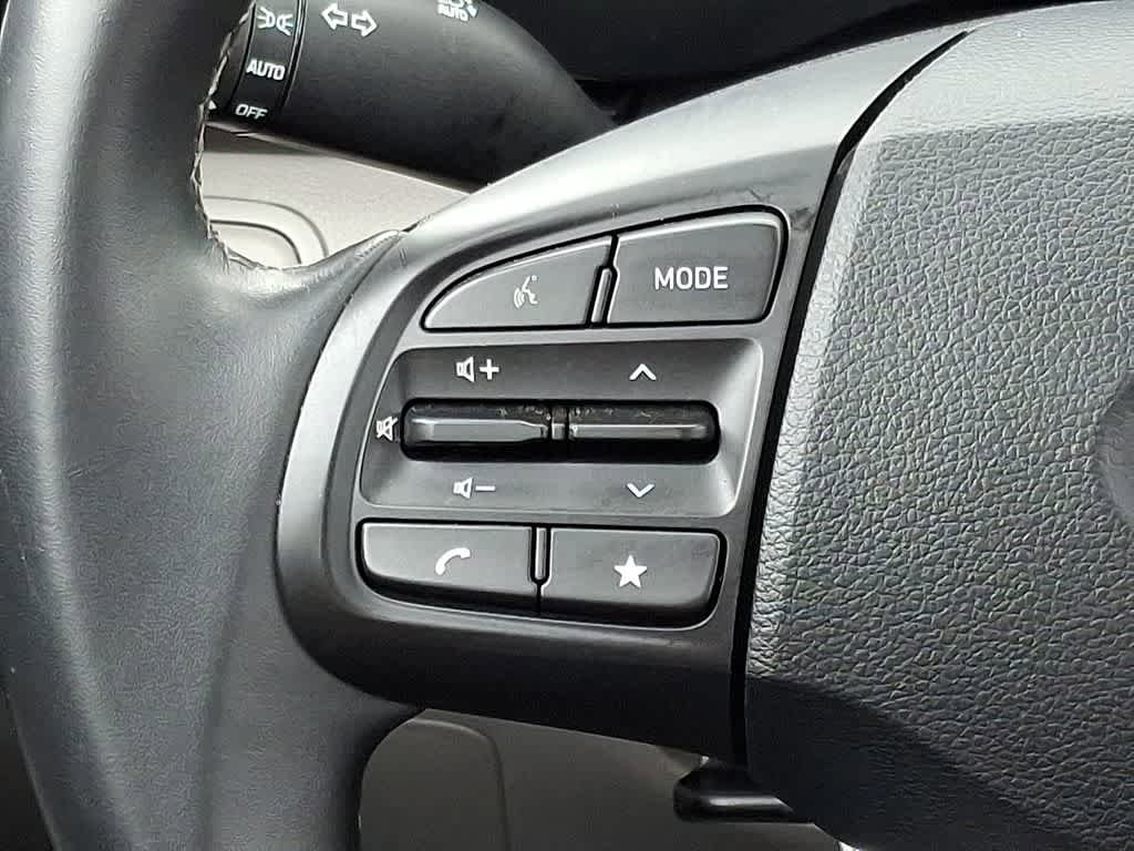 Certified 2025 Hyundai Venue SEL FWD image 20