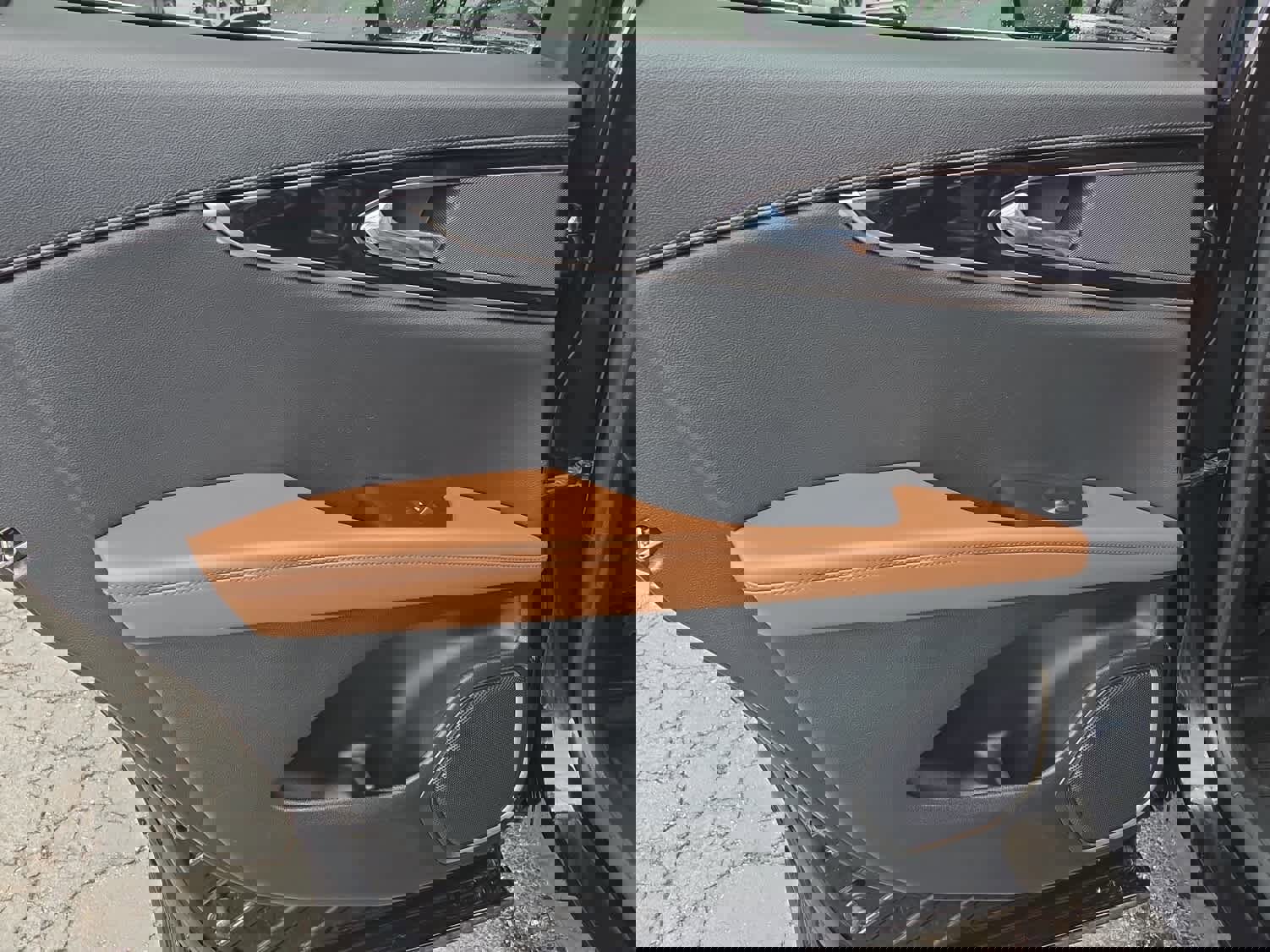 Used 2023 Lincoln Nautilus Reserve image 13