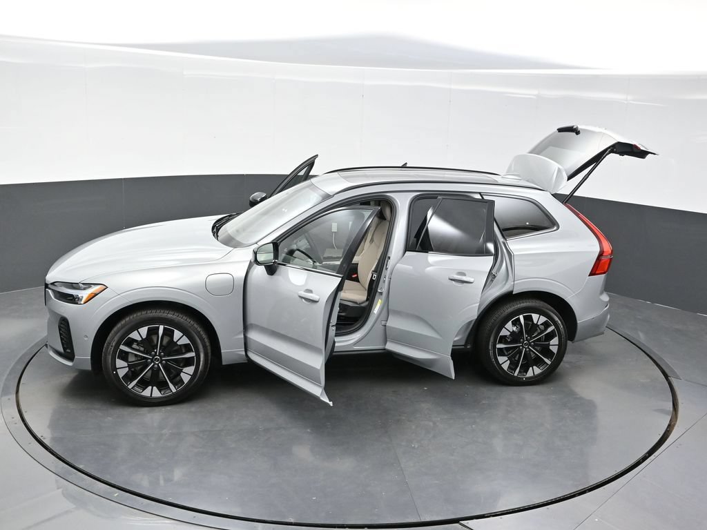New 2026 Volvo XC60 T8 Plus w/ Climate Package PRO AWD/4WD image 40