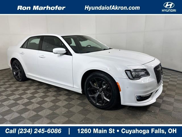 Used 2022 Chrysler 300 Touring L image 1