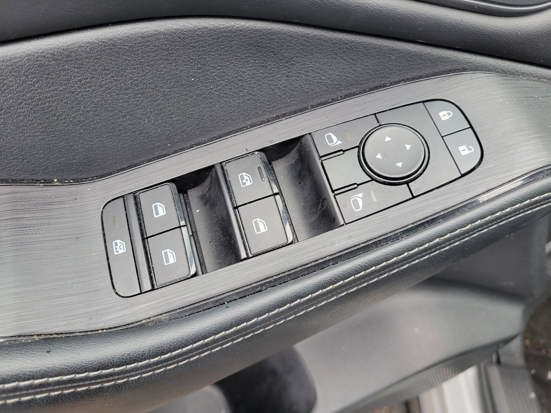 Certified 2023 Nissan Rogue SV w/ SV Premium B Package image 19