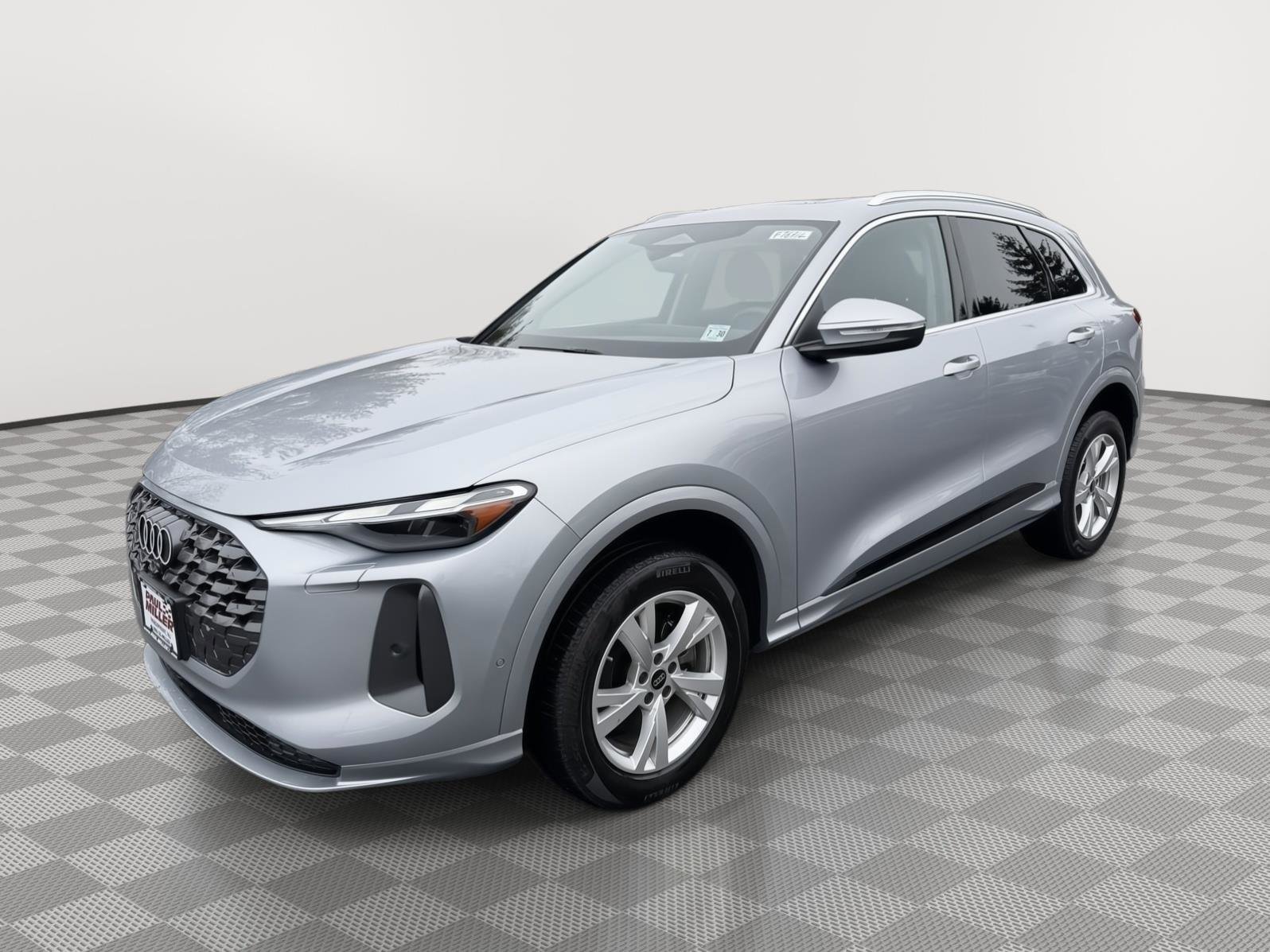 Used 2025 Audi Q5 Premium w/ Convenience Package