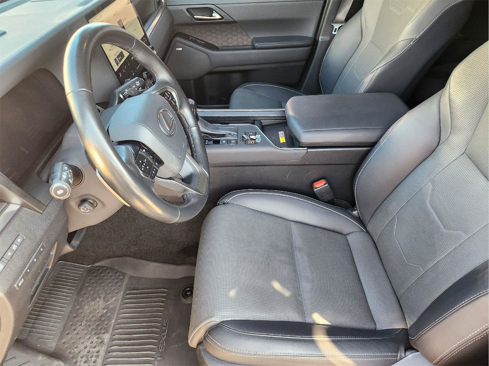 Used 2025 Lexus GX 550 w/ Accessory Package (2T) AWD/4WD image 13