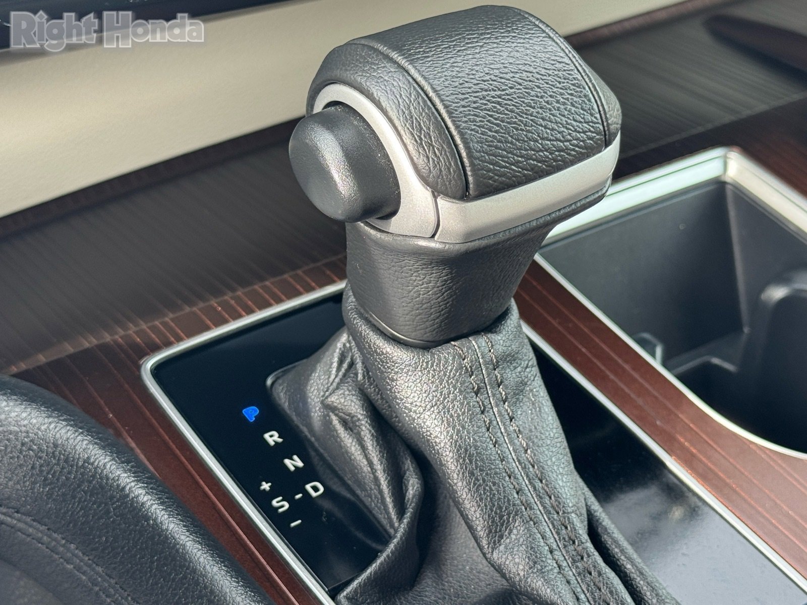 Used 2024 Toyota Sienna XLE image 23