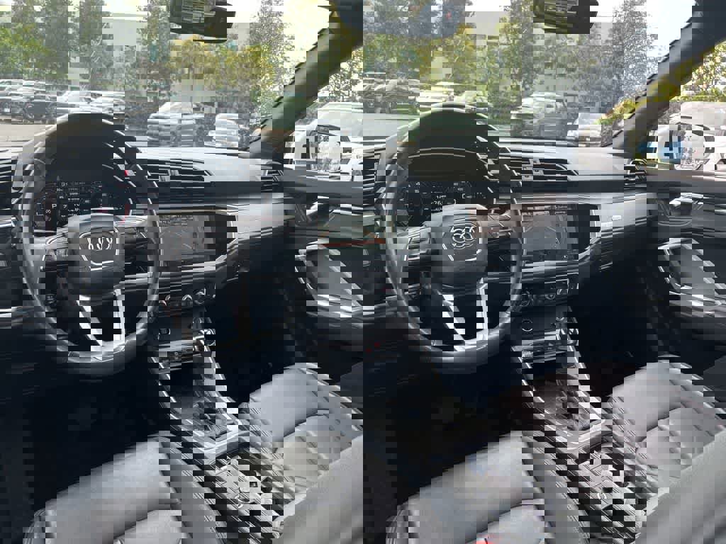 Used 2023 Audi Q3 2.0T Premium Plus w/ Premium Plus Package image 7