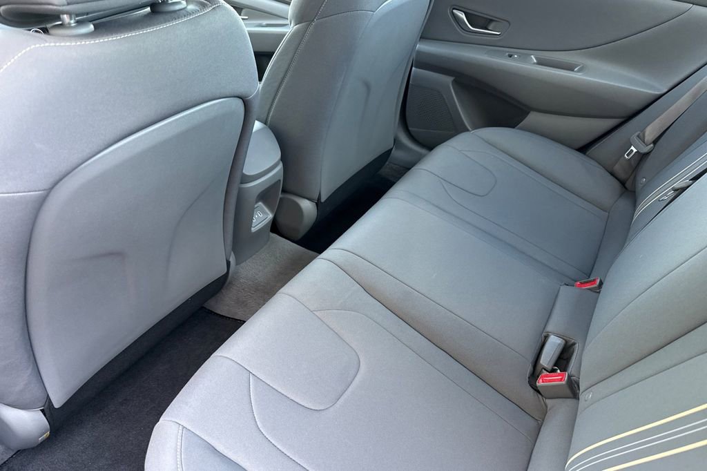Used 2025 Hyundai Elantra Sport image 9